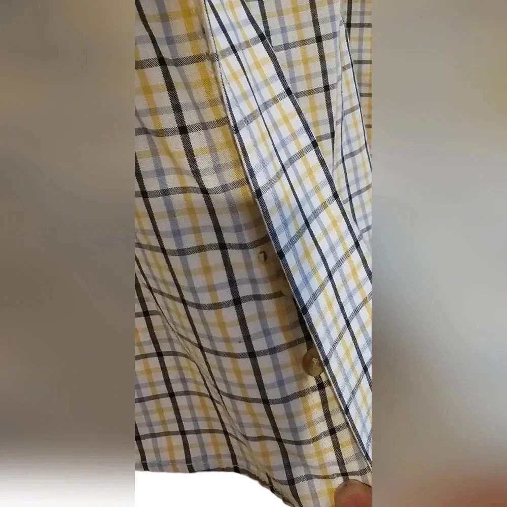Men's Van Heusen Dress Shirt - Size Large Wrinkle Free.​​​​​ - Picture 4 of 5
